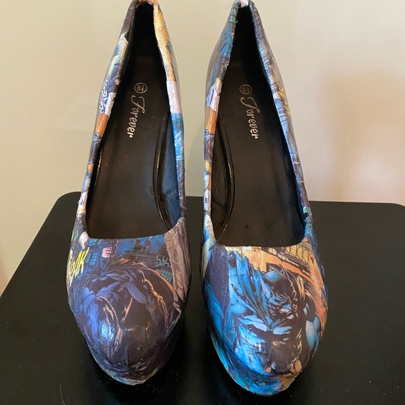 Batman comic book heels, size 8.5 - Picture 4 of 4